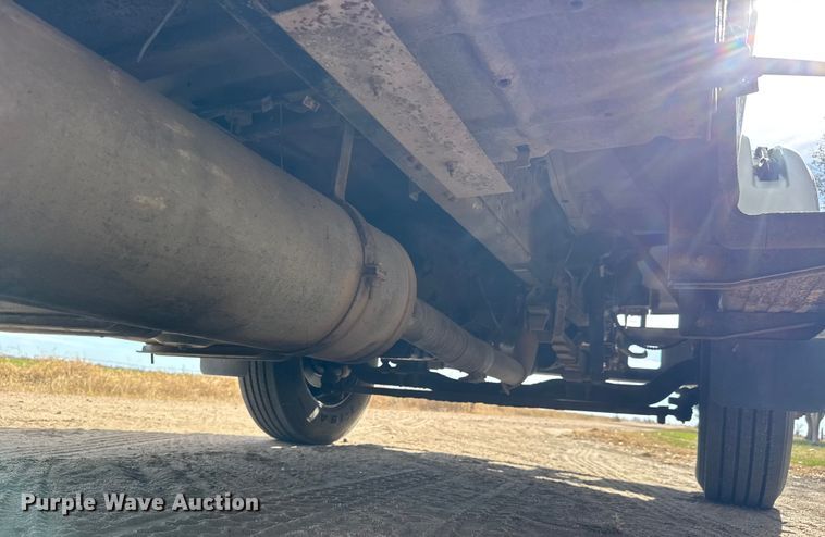 image for item EP0993 1999 Ford F-800 utility / service truck