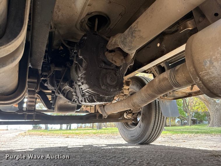 image for item EP0993 1999 Ford F-800 utility / service truck