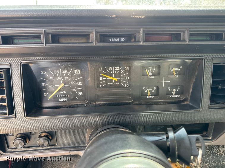 image for item EP0993 1999 Ford F-800 utility / service truck