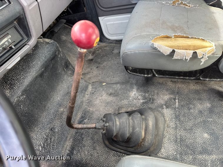 image for item EP0993 1999 Ford F-800 utility / service truck