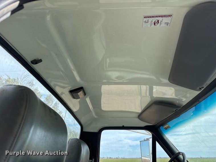 image for item EP0993 1999 Ford F-800 utility / service truck