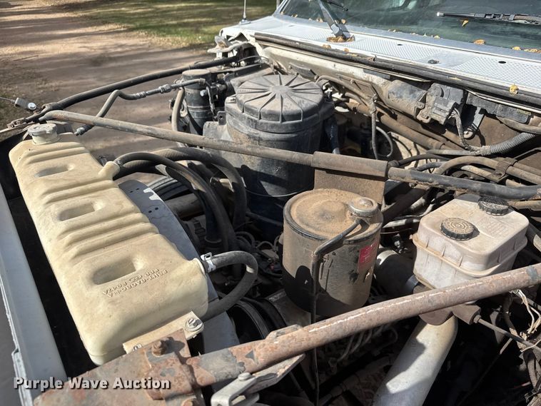 image for item EP0993 1999 Ford F-800 utility / service truck