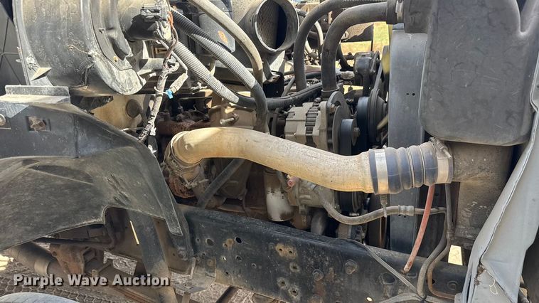 image for item EP0993 1999 Ford F-800 utility / service truck