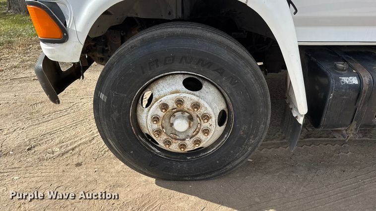 image for item EP0993 1999 Ford F-800 utility / service truck