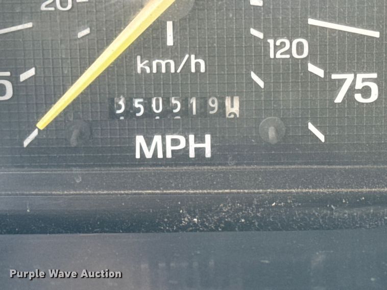 image for item EP0993 1999 Ford F-800 utility / service truck