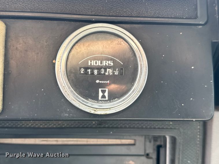 image for item EP0993 1999 Ford F-800 utility / service truck