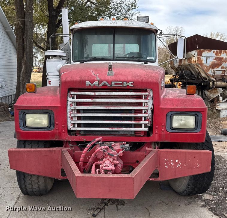 image for item EP0996 1995 Mack RD690S ready mix truck