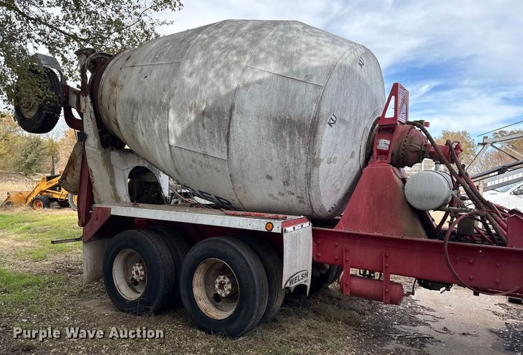 image for item EP0996 1995 Mack RD690S ready mix truck