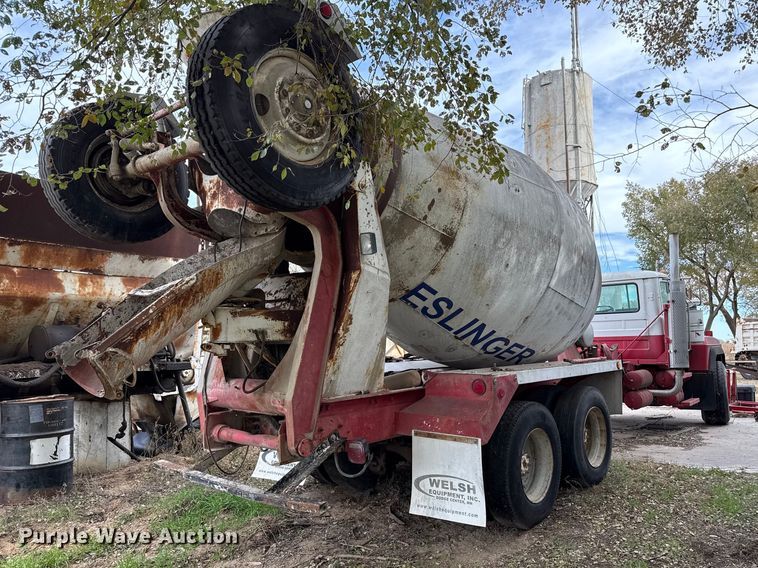 image for item EP0996 1995 Mack RD690S ready mix truck