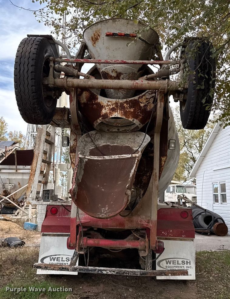 image for item EP0996 1995 Mack RD690S ready mix truck