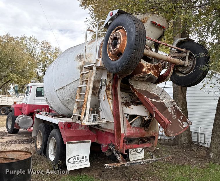image for item EP0996 1995 Mack RD690S ready mix truck
