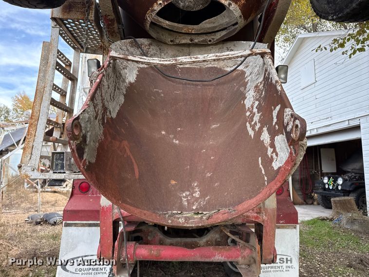 image for item EP0996 1995 Mack RD690S ready mix truck