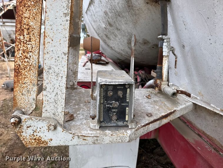 image for item EP0996 1995 Mack RD690S ready mix truck