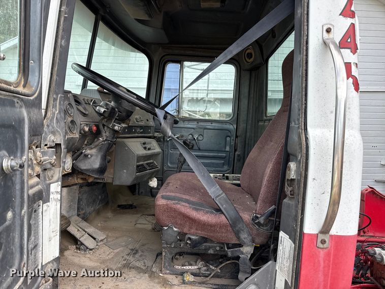 image for item EP0996 1995 Mack RD690S ready mix truck