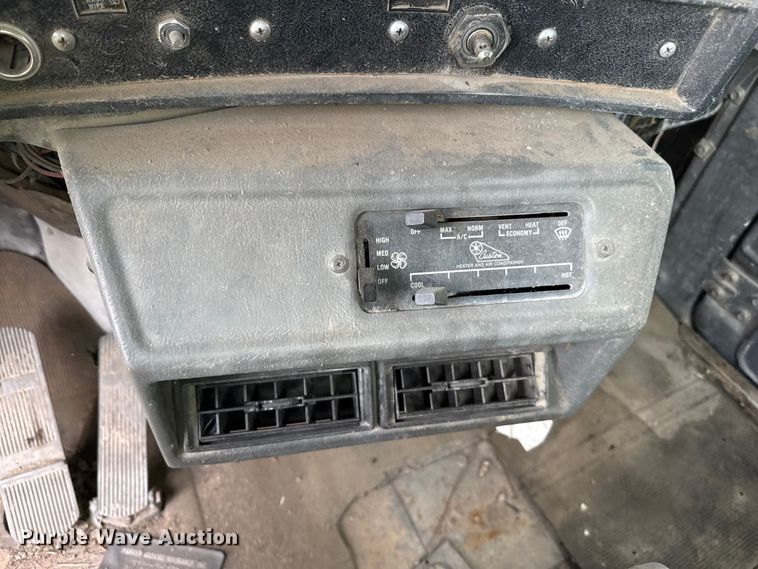 image for item EP0996 1995 Mack RD690S ready mix truck