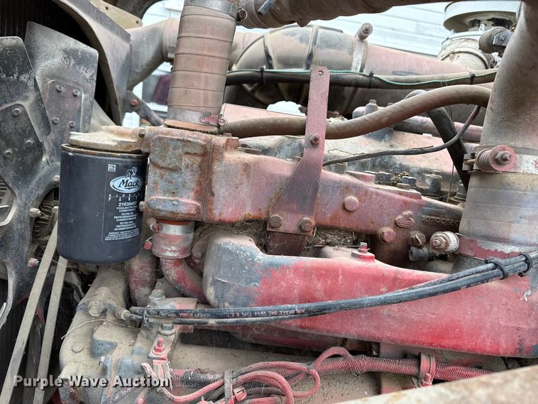 image for item EP0996 1995 Mack RD690S ready mix truck