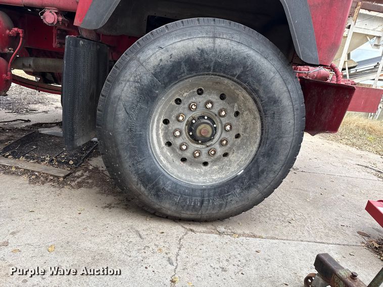 image for item EP0996 1995 Mack RD690S ready mix truck