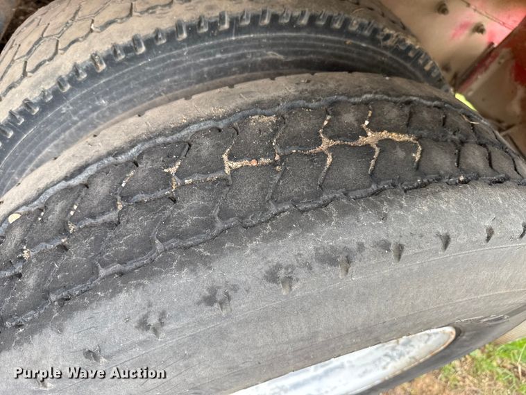 image for item EP0996 1995 Mack RD690S ready mix truck