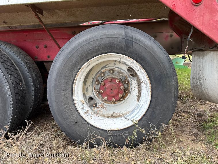image for item EP0996 1995 Mack RD690S ready mix truck