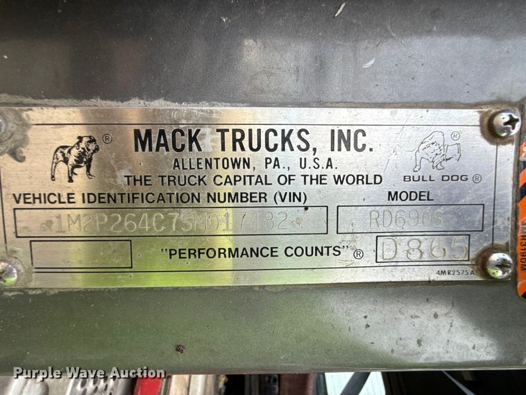image for item EP0996 1995 Mack RD690S ready mix truck