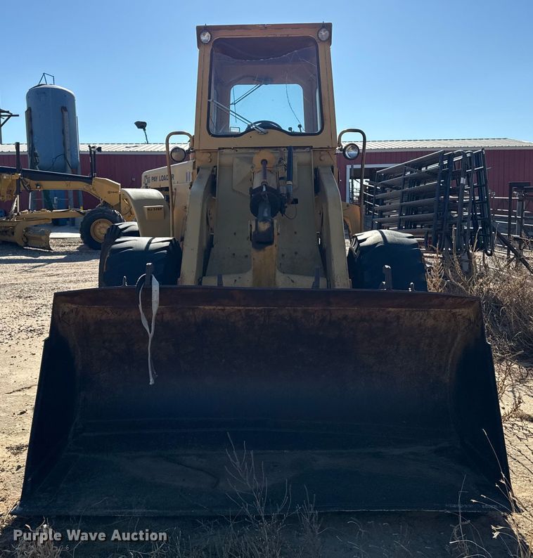 image for item EP2541 International Harvester H65 wheel loader