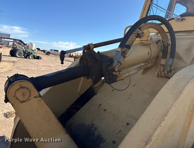 image for item EP2541 International Harvester H65 wheel loader