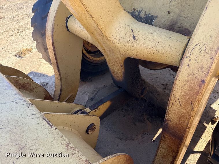 image for item EP2541 International Harvester H65 wheel loader