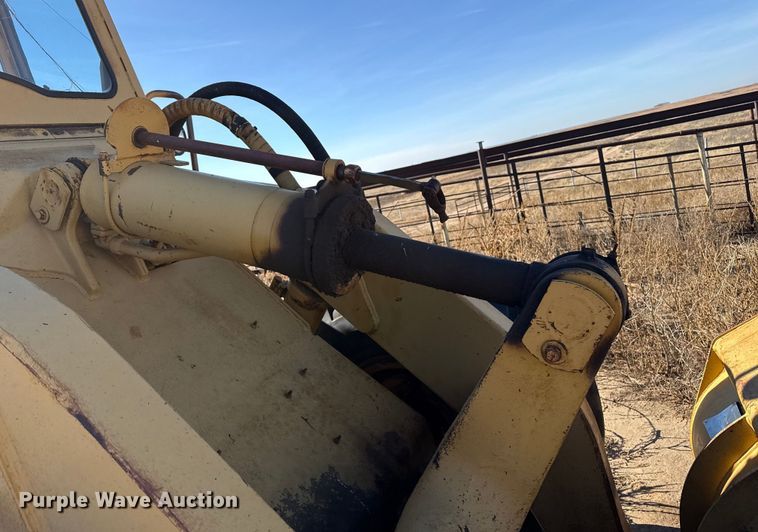 image for item EP2541 International Harvester H65 wheel loader