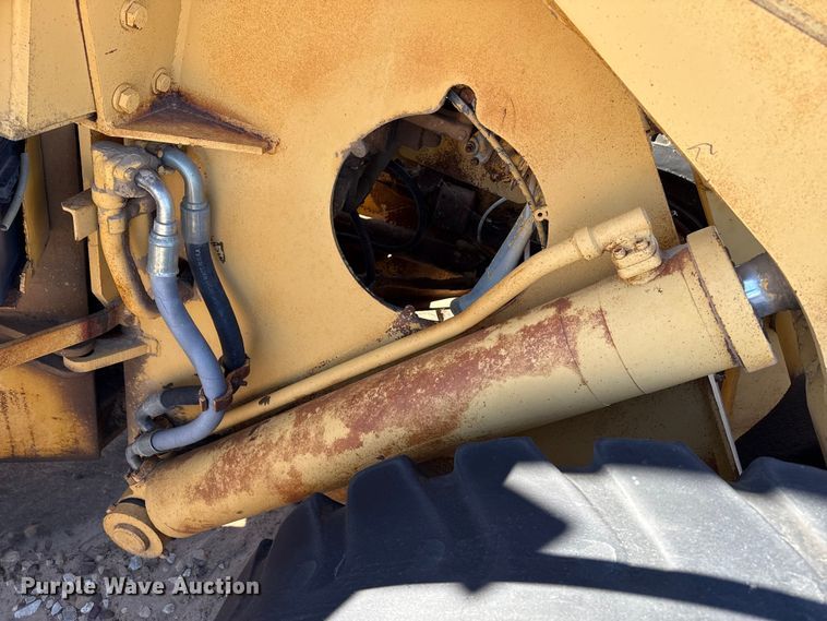 image for item EP2541 International Harvester H65 wheel loader