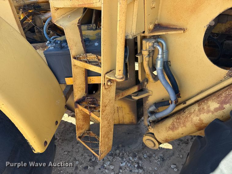 image for item EP2541 International Harvester H65 wheel loader