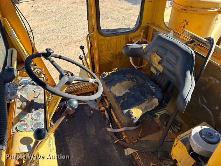 image for item EP2541 International Harvester H65 wheel loader