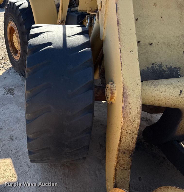 image for item EP2541 International Harvester H65 wheel loader