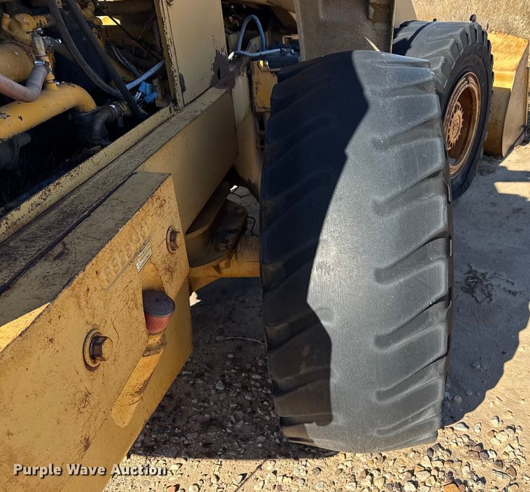 image for item EP2541 International Harvester H65 wheel loader
