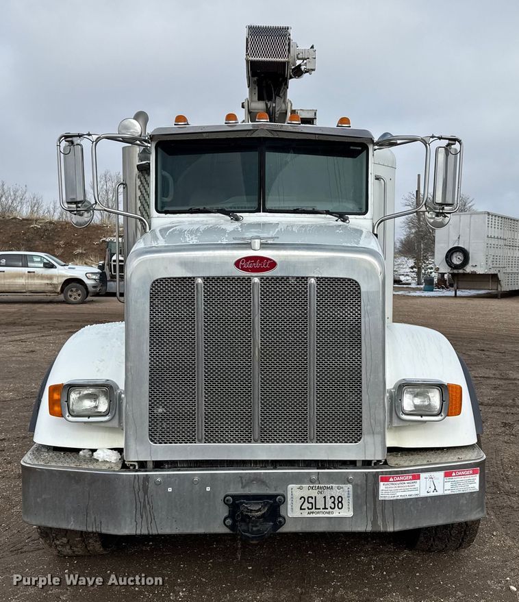 image for item EP2686 2013 Peterbilt 365 crane truck