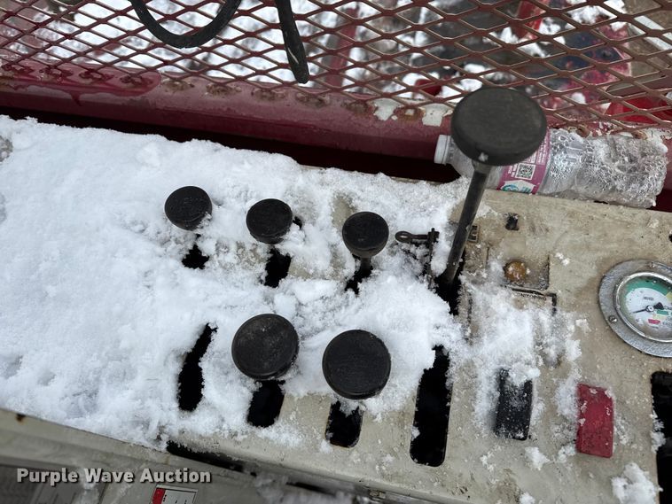 image for item EP2686 2013 Peterbilt 365 crane truck