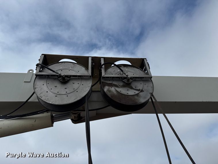 image for item EP2686 2013 Peterbilt 365 crane truck