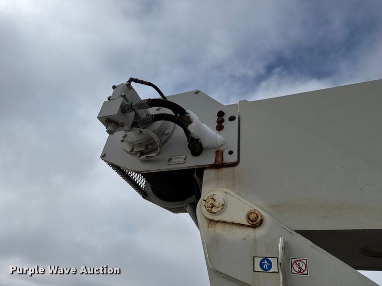 image for item EP2686 2013 Peterbilt 365 crane truck