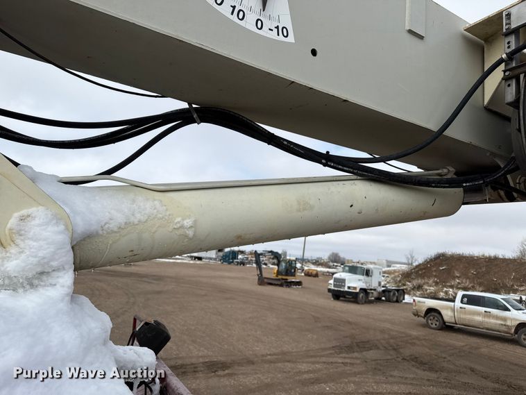 image for item EP2686 2013 Peterbilt 365 crane truck