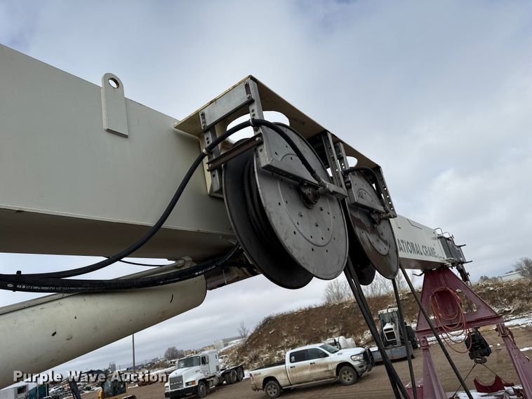 image for item EP2686 2013 Peterbilt 365 crane truck