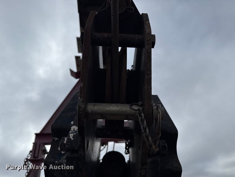 image for item EP2686 2013 Peterbilt 365 crane truck