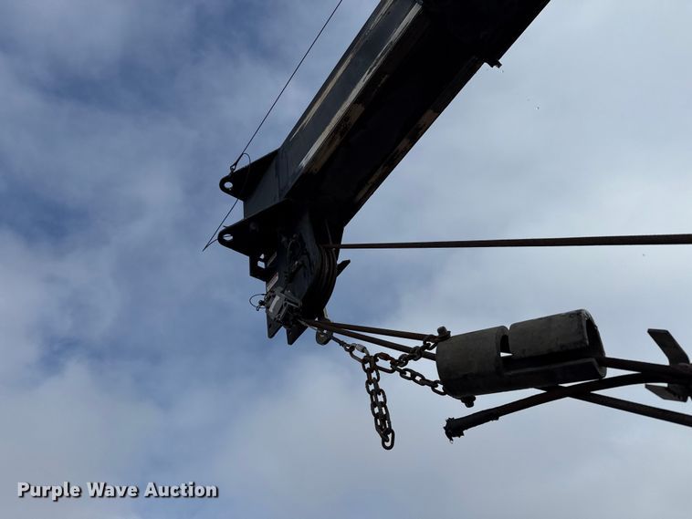 image for item EP2686 2013 Peterbilt 365 crane truck