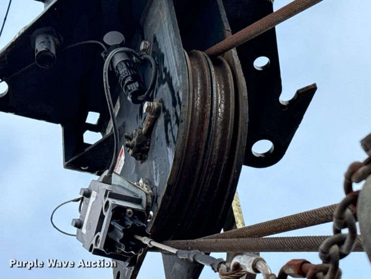 image for item EP2686 2013 Peterbilt 365 crane truck