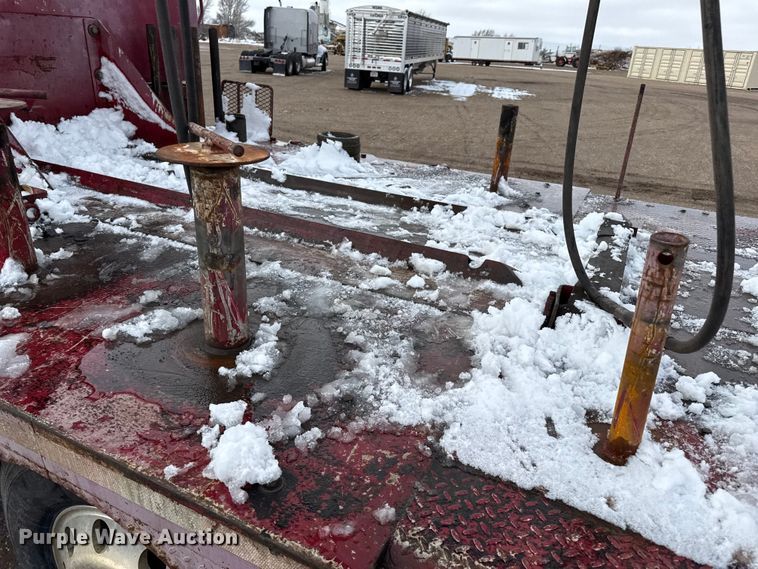 image for item EP2686 2013 Peterbilt 365 crane truck