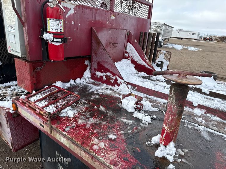 image for item EP2686 2013 Peterbilt 365 crane truck