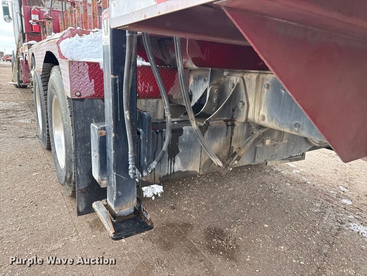 image for item EP2686 2013 Peterbilt 365 crane truck