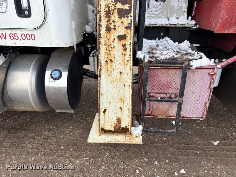 image for item EP2686 2013 Peterbilt 365 crane truck