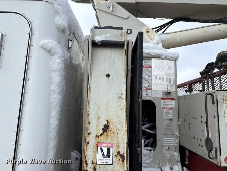 image for item EP2686 2013 Peterbilt 365 crane truck