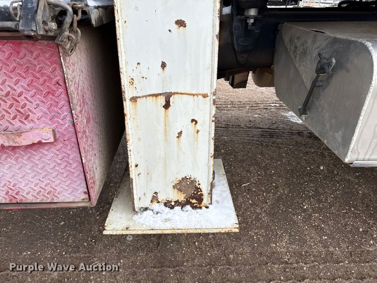 image for item EP2686 2013 Peterbilt 365 crane truck