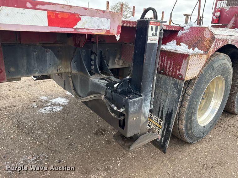 image for item EP2686 2013 Peterbilt 365 crane truck