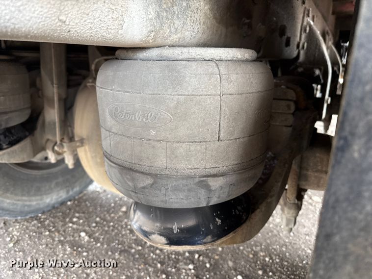 image for item EP2686 2013 Peterbilt 365 crane truck